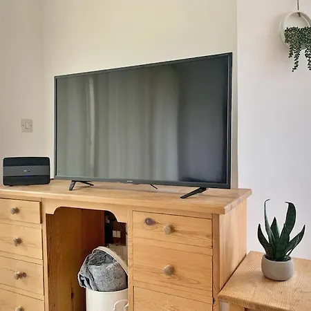 Two Bedroom Apartment In Central Bournemouth-3