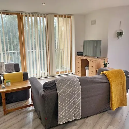Two Bedroom Apartment In Central Bournemouth-2